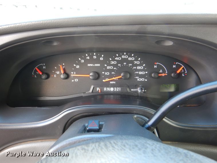 image for item HW9832 2007 Ford E450  shuttle bus