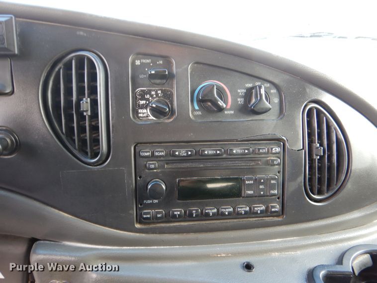 image for item HW9832 2007 Ford E450  shuttle bus