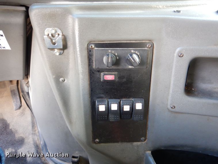 image for item HW9832 2007 Ford E450  shuttle bus