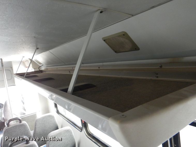 image for item HW9832 2007 Ford E450  shuttle bus