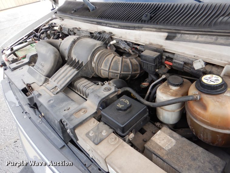 image for item HW9832 2007 Ford E450  shuttle bus