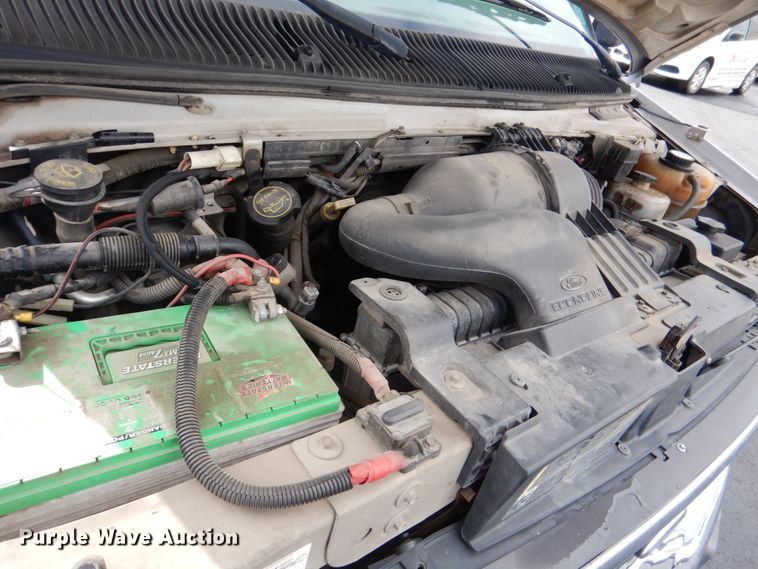 image for item HW9832 2007 Ford E450  shuttle bus