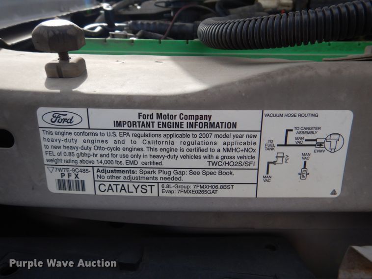 image for item HW9832 2007 Ford E450  shuttle bus