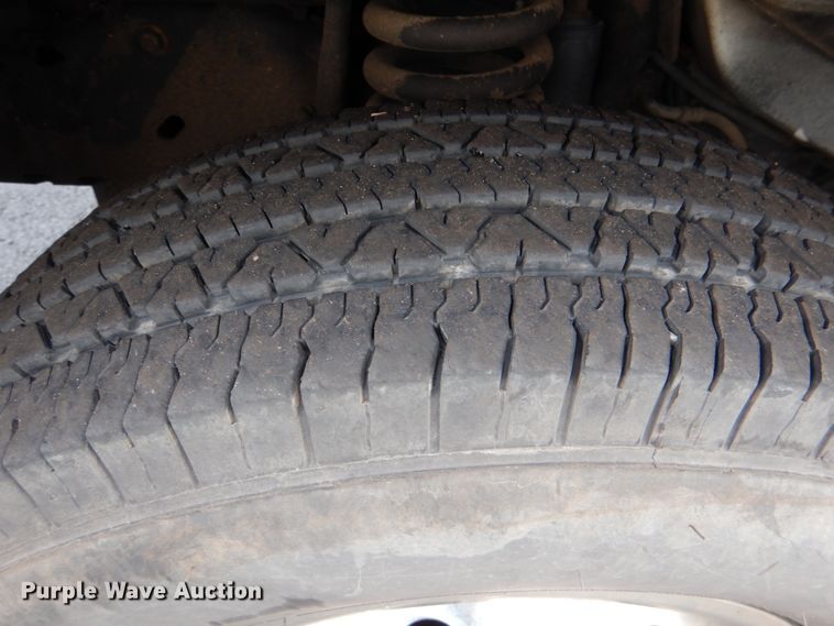 image for item HW9832 2007 Ford E450  shuttle bus