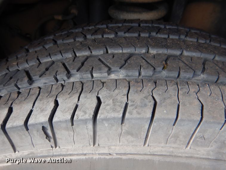 image for item HW9832 2007 Ford E450  shuttle bus