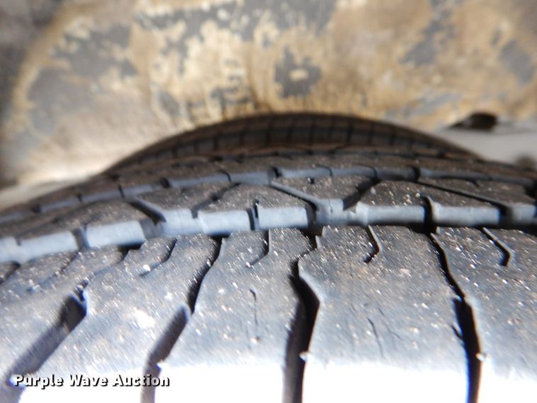 image for item HW9832 2007 Ford E450  shuttle bus