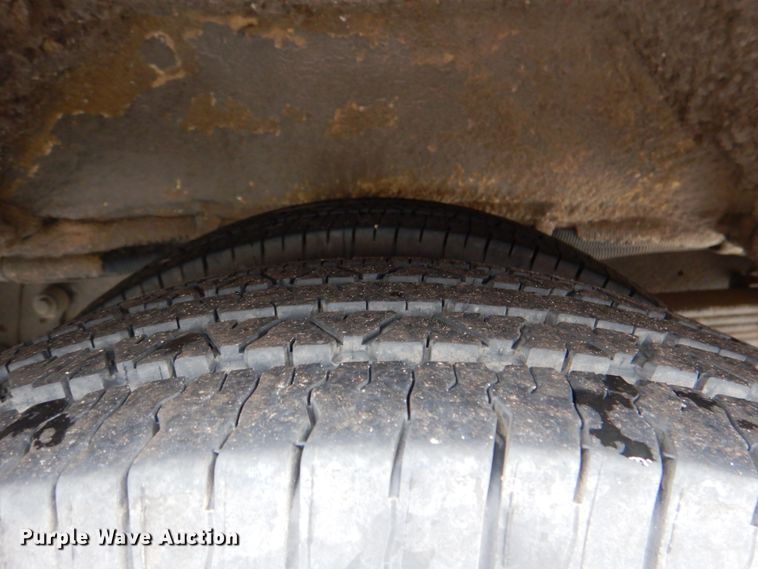 image for item HW9832 2007 Ford E450  shuttle bus