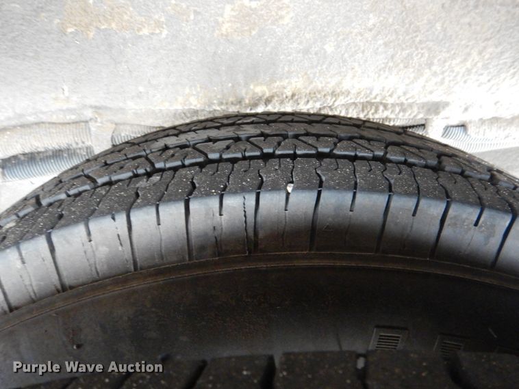 image for item HW9832 2007 Ford E450  shuttle bus