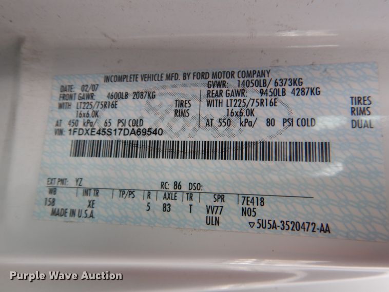 image for item HW9832 2007 Ford E450  shuttle bus