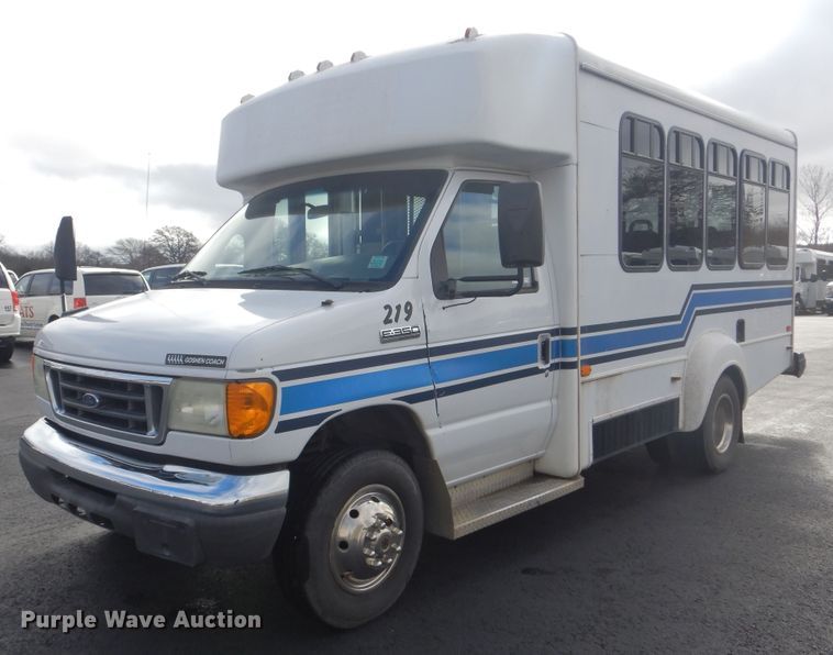 image for item HW9833 2006 Ford E350  shuttle bus