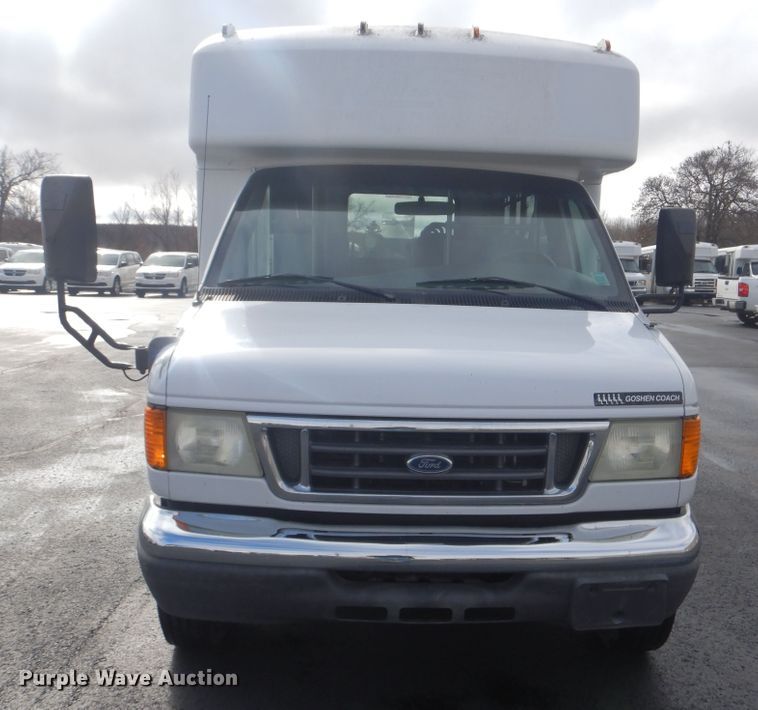 image for item HW9833 2006 Ford E350  shuttle bus