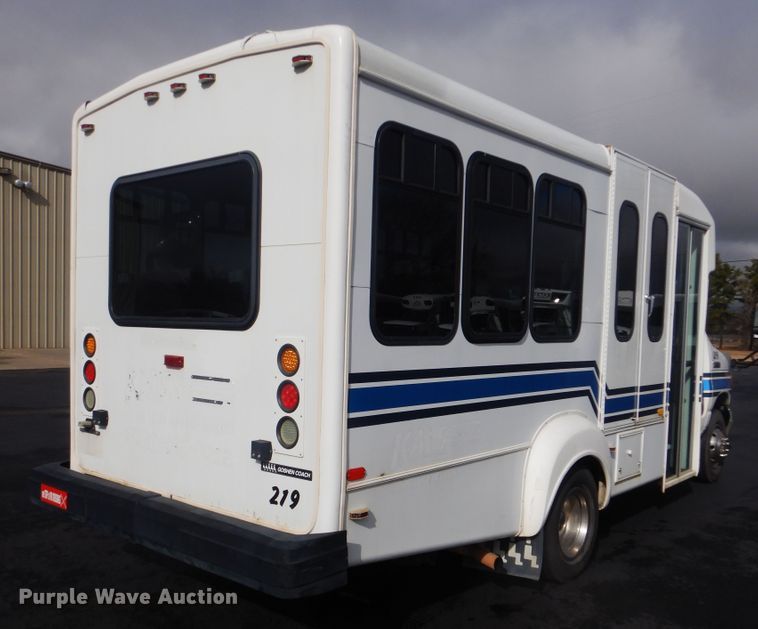 image for item HW9833 2006 Ford E350  shuttle bus