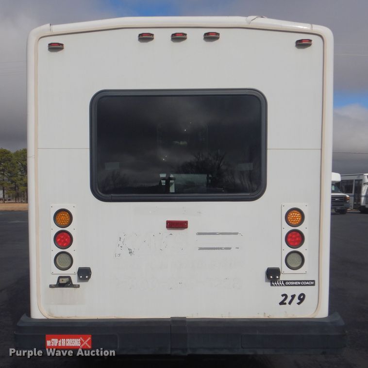 image for item HW9833 2006 Ford E350  shuttle bus