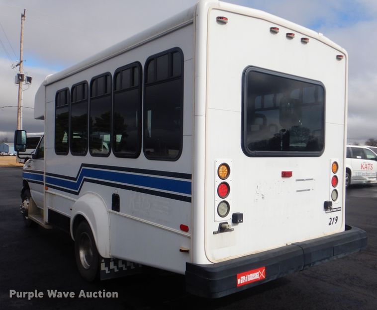 image for item HW9833 2006 Ford E350  shuttle bus