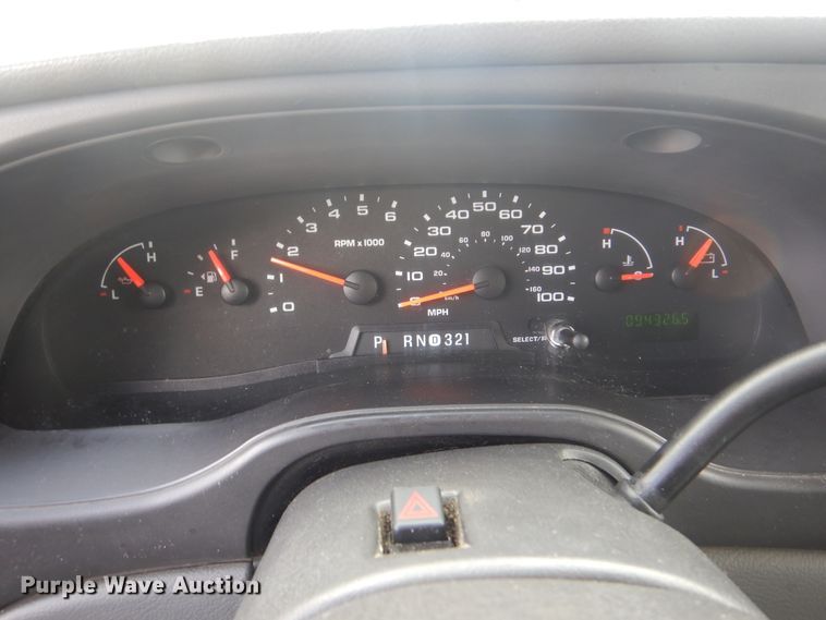 image for item HW9833 2006 Ford E350  shuttle bus