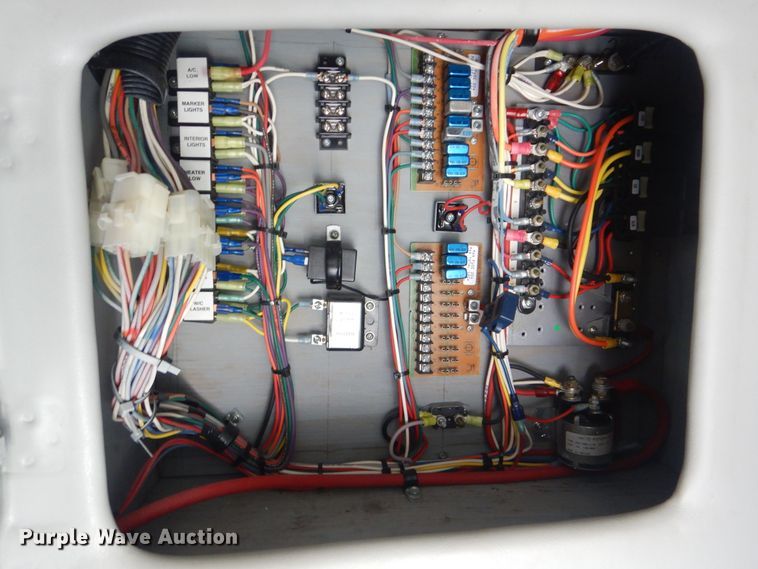 image for item HW9833 2006 Ford E350  shuttle bus