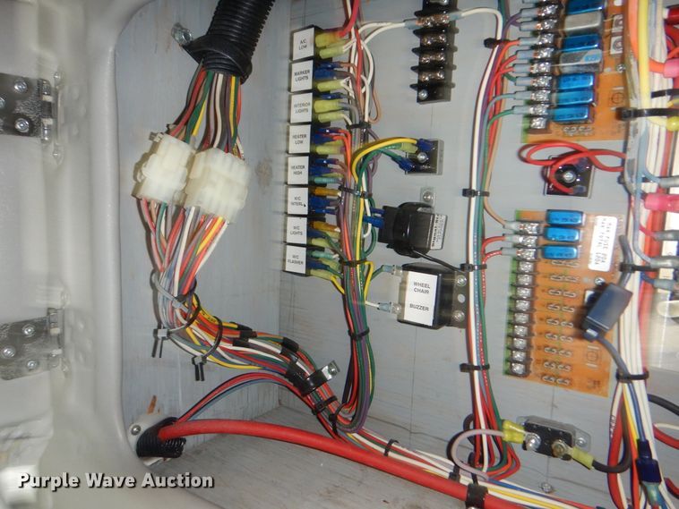 image for item HW9833 2006 Ford E350  shuttle bus