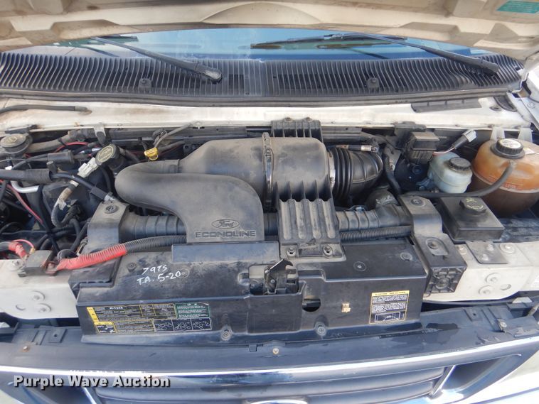 image for item HW9833 2006 Ford E350  shuttle bus