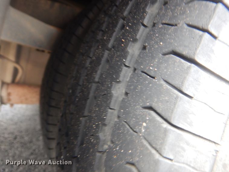 image for item HW9833 2006 Ford E350  shuttle bus