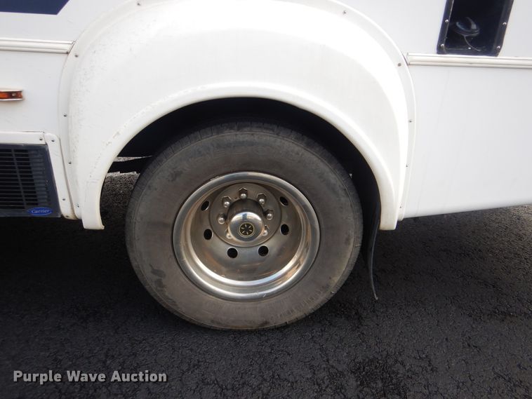 image for item HW9833 2006 Ford E350  shuttle bus