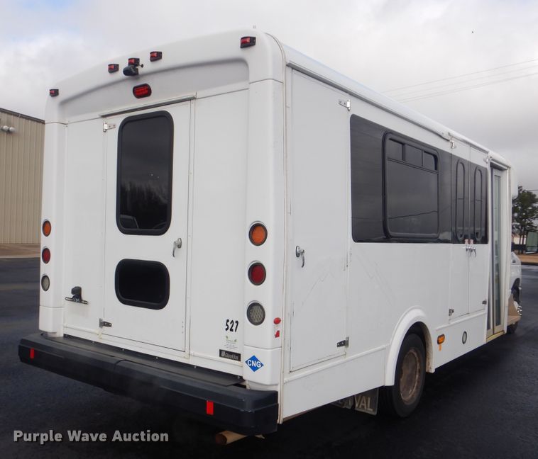 image for item HW9834 2016 Ford E450  shuttle bus