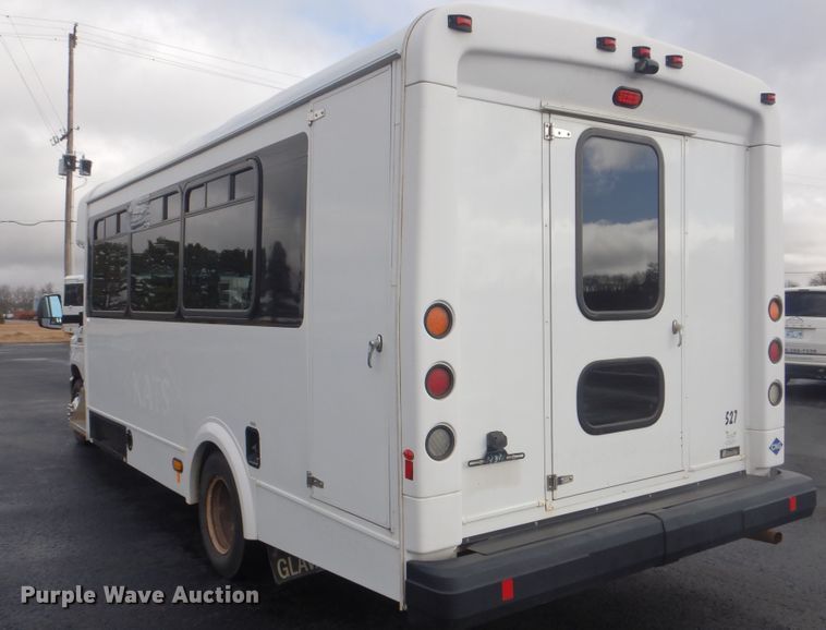 image for item HW9834 2016 Ford E450  shuttle bus