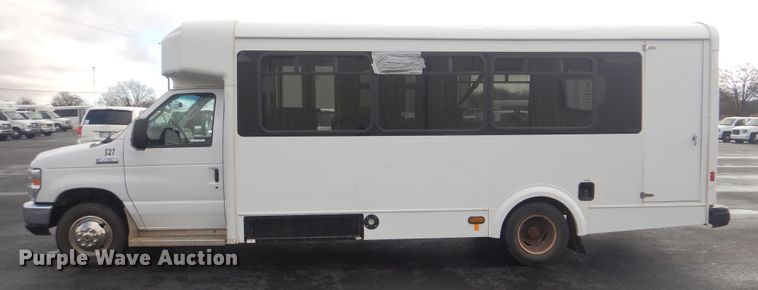 image for item HW9834 2016 Ford E450  shuttle bus