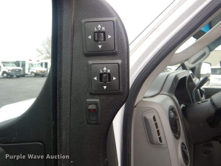 image for item HW9834 2016 Ford E450  shuttle bus