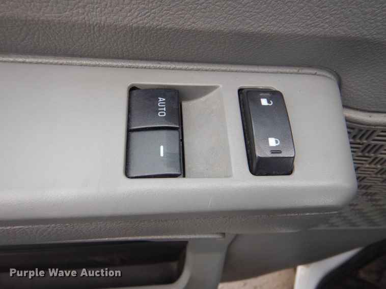 image for item HW9834 2016 Ford E450  shuttle bus