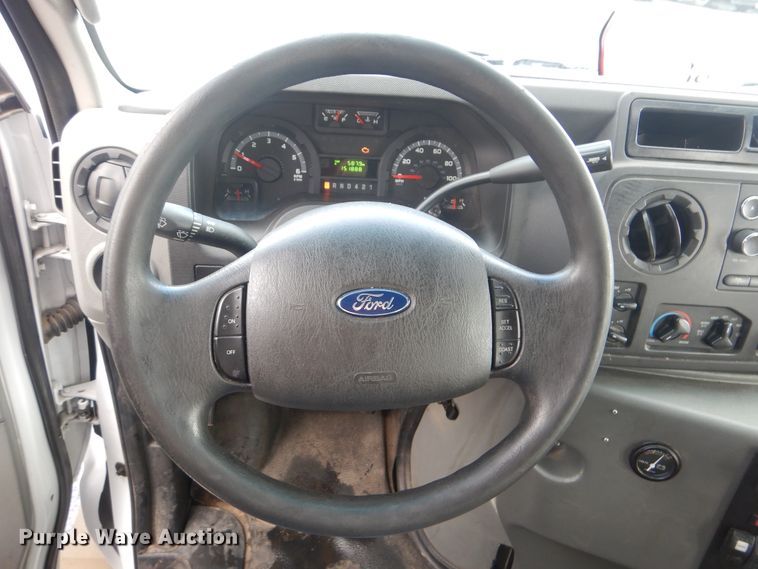 image for item HW9834 2016 Ford E450  shuttle bus