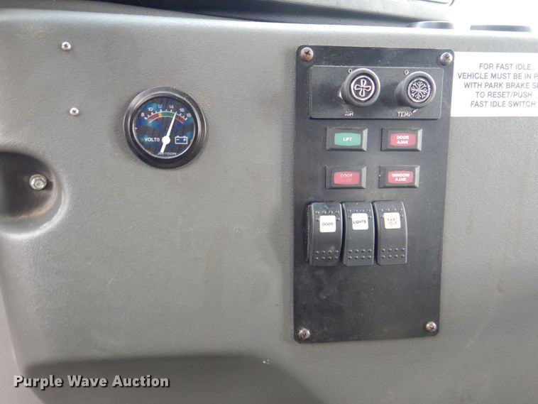 image for item HW9834 2016 Ford E450  shuttle bus