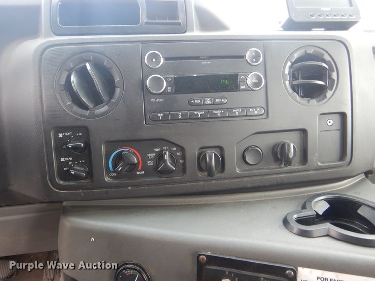 image for item HW9834 2016 Ford E450  shuttle bus