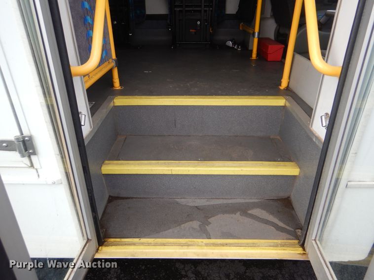 image for item HW9834 2016 Ford E450  shuttle bus