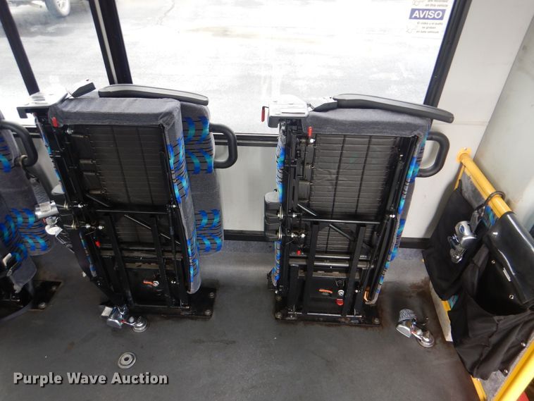 image for item HW9834 2016 Ford E450  shuttle bus