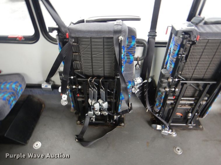 image for item HW9834 2016 Ford E450  shuttle bus