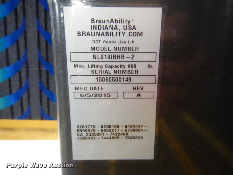 image for item HW9834 2016 Ford E450  shuttle bus