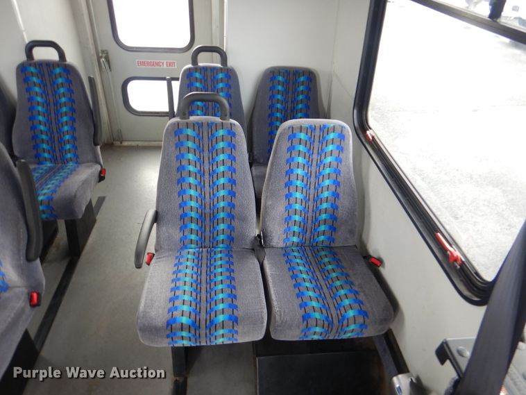 image for item HW9834 2016 Ford E450  shuttle bus