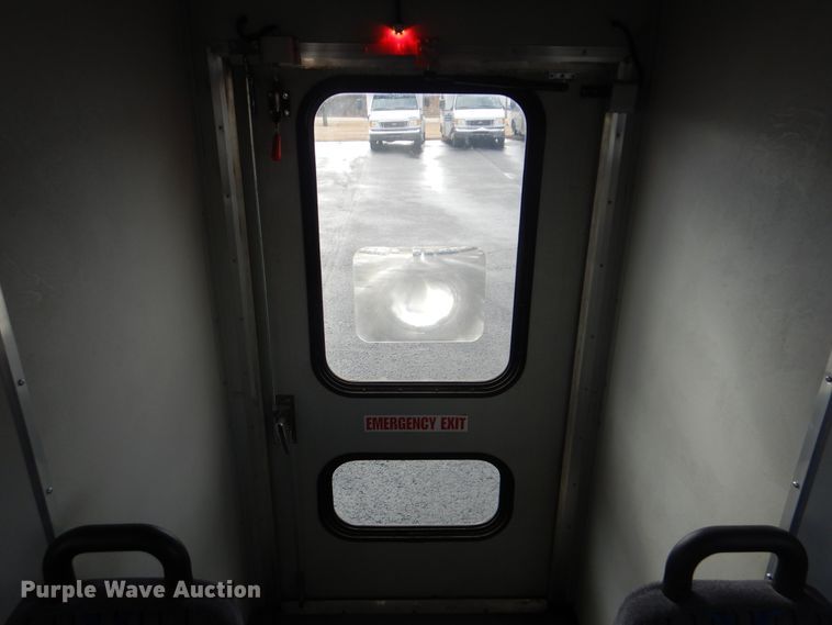 image for item HW9834 2016 Ford E450  shuttle bus