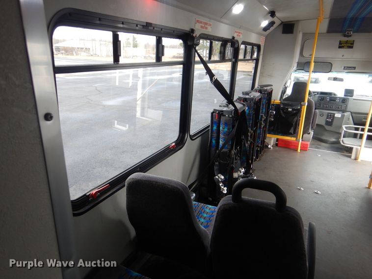 image for item HW9834 2016 Ford E450  shuttle bus