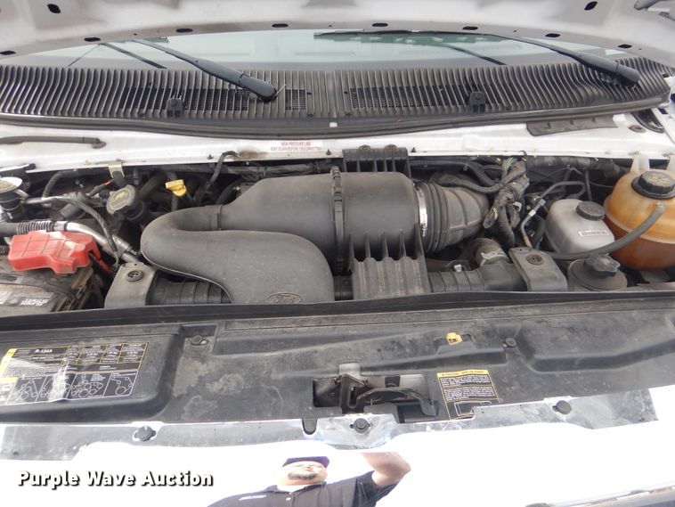 image for item HW9834 2016 Ford E450  shuttle bus