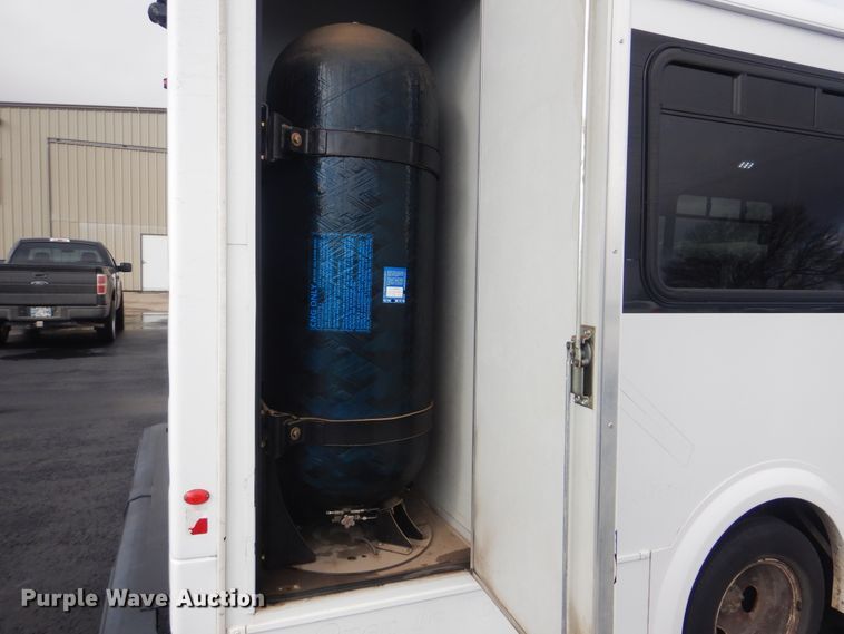 image for item HW9834 2016 Ford E450  shuttle bus