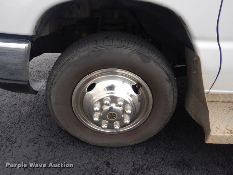 image for item HW9834 2016 Ford E450  shuttle bus