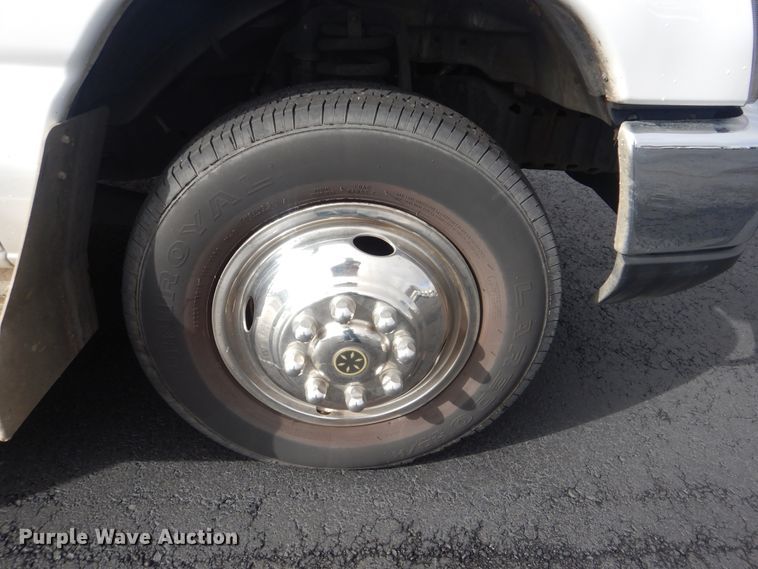 image for item HW9834 2016 Ford E450  shuttle bus