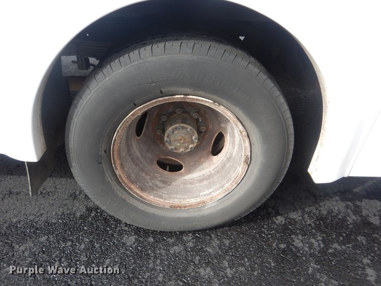 image for item HW9834 2016 Ford E450  shuttle bus