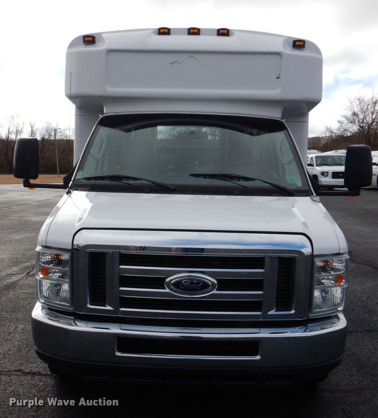 image for item HW9835 2014 Ford E450  shuttle bus