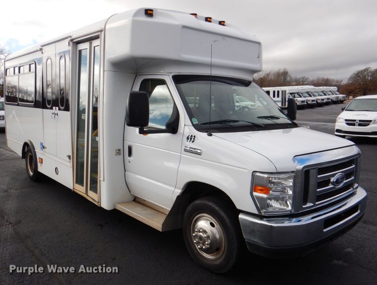 image for item HW9835 2014 Ford E450  shuttle bus
