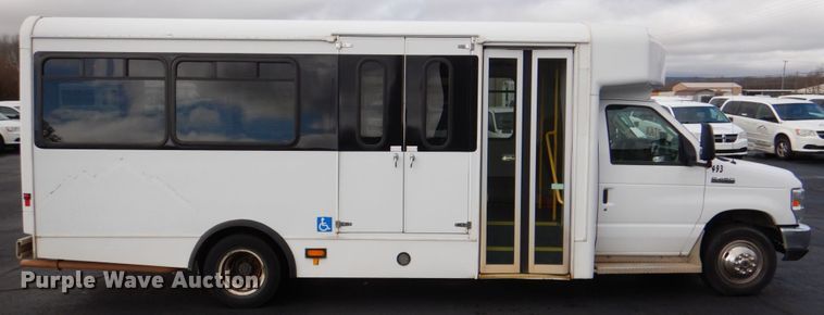 image for item HW9835 2014 Ford E450  shuttle bus