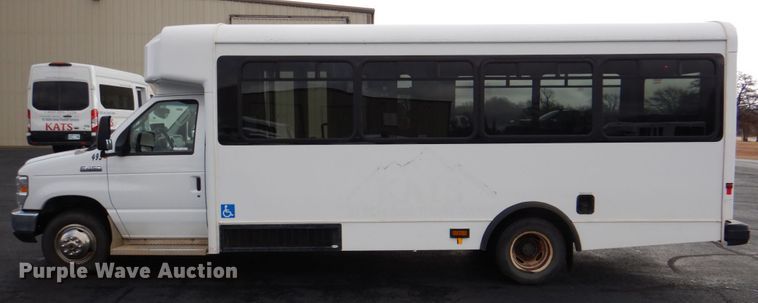 image for item HW9835 2014 Ford E450  shuttle bus