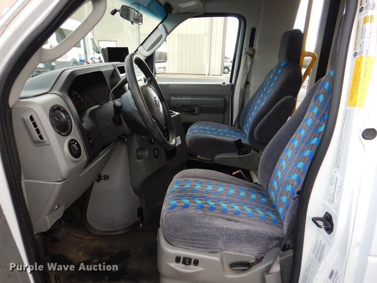 image for item HW9835 2014 Ford E450  shuttle bus