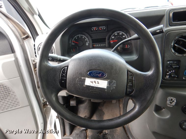 image for item HW9835 2014 Ford E450  shuttle bus